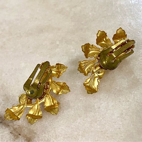 Vintage 1960’s Austrian Made Rhinestone Clip on Earrings - Picture 5 of 9